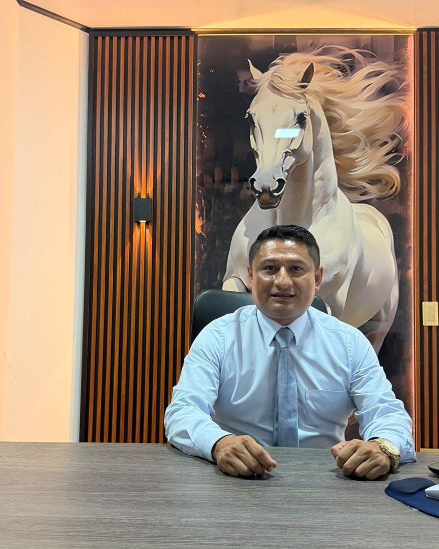 Mgtr. Geovanny Jaramillo, abogado penalista y director de Consorcio Jaramillo & Asociados, en su oficina de Lago Agrio